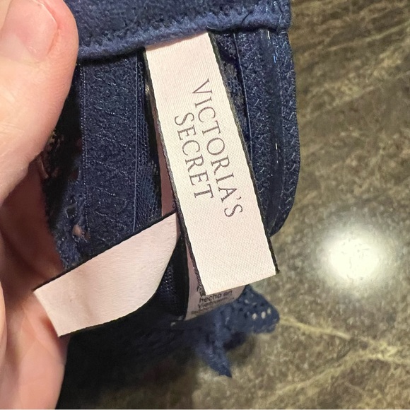 Victorias Secret Navy Blue Lace Strapless Bralette
Bandeau Womens large - Picture 3 of 9